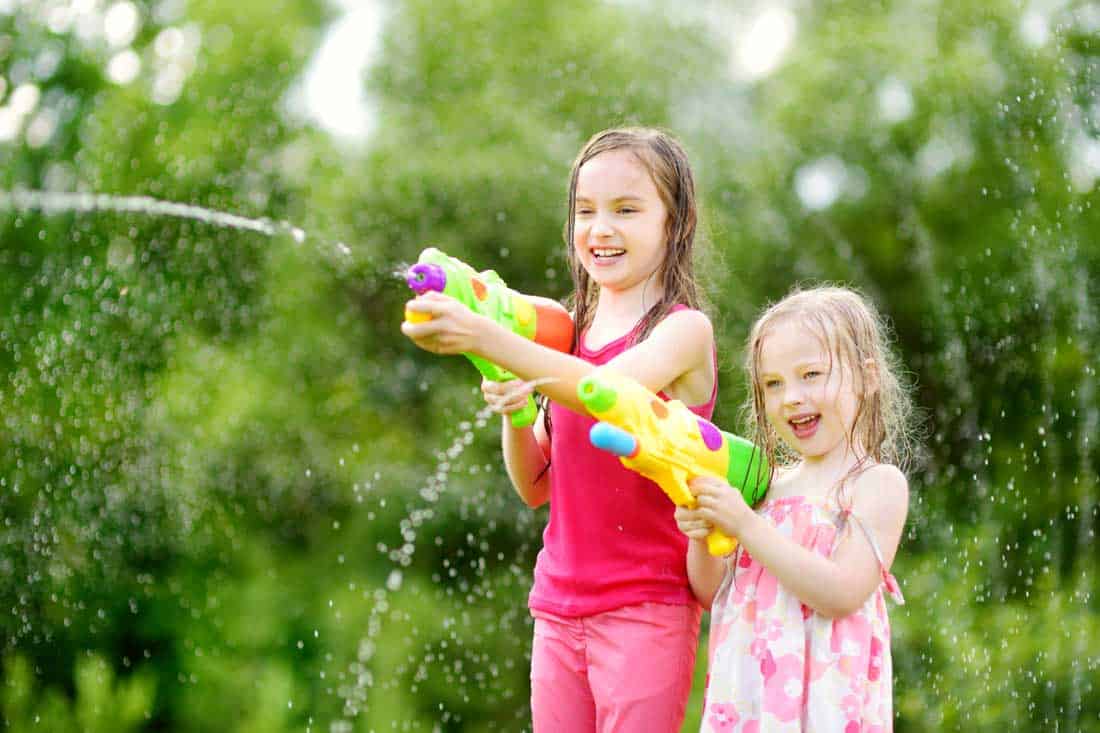 Kids with water pistols