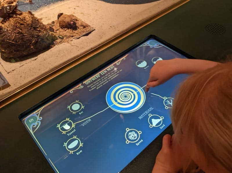 touch screen with details of how to build a nest