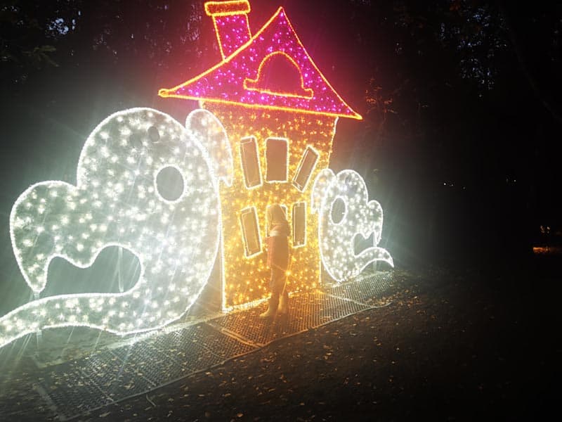 Ligtht display of a house and some ghosts
