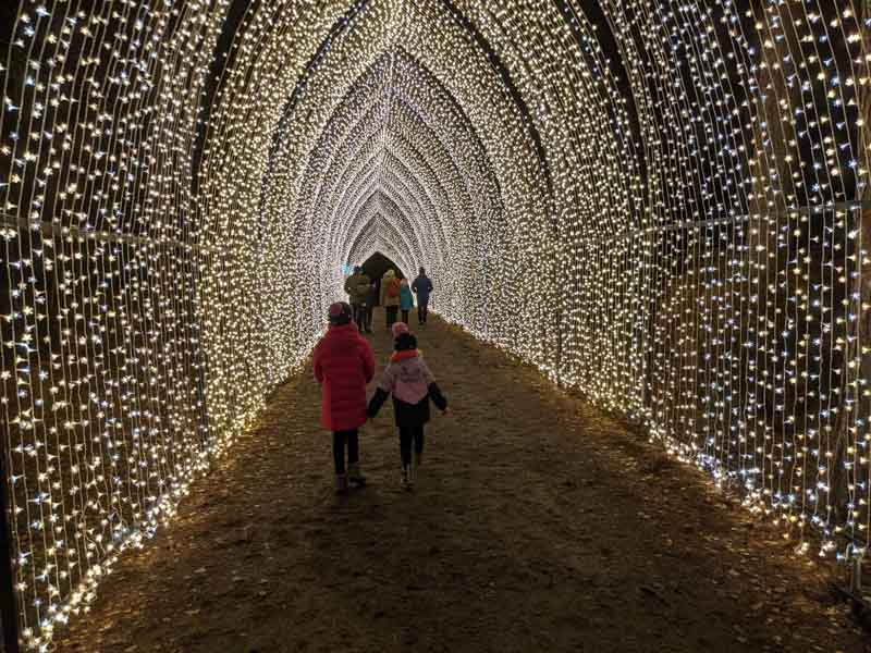 Light tunnel with kids in it