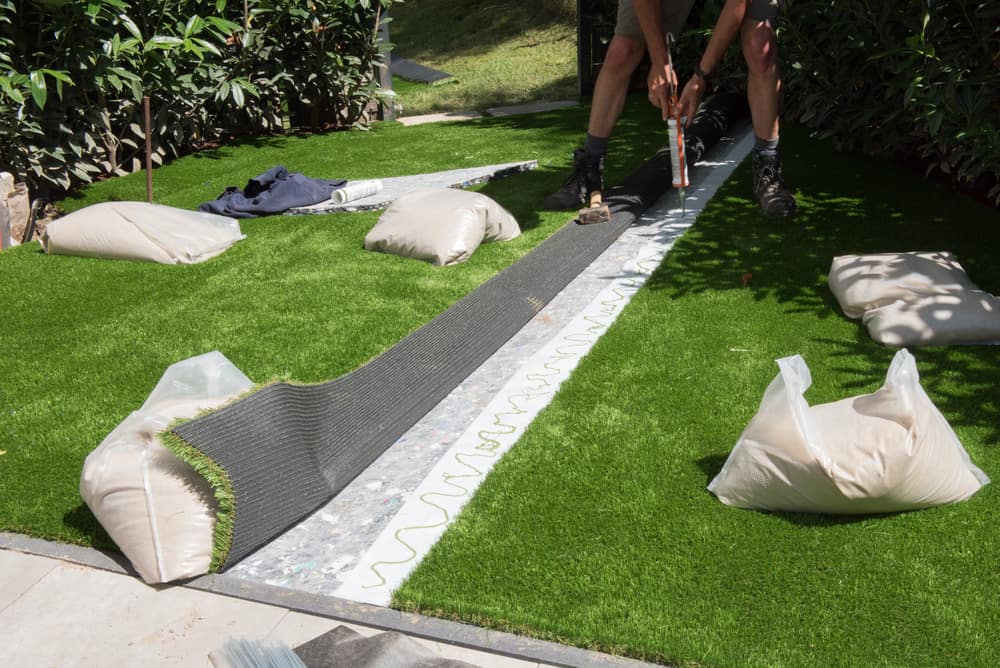 Laying artificial grass