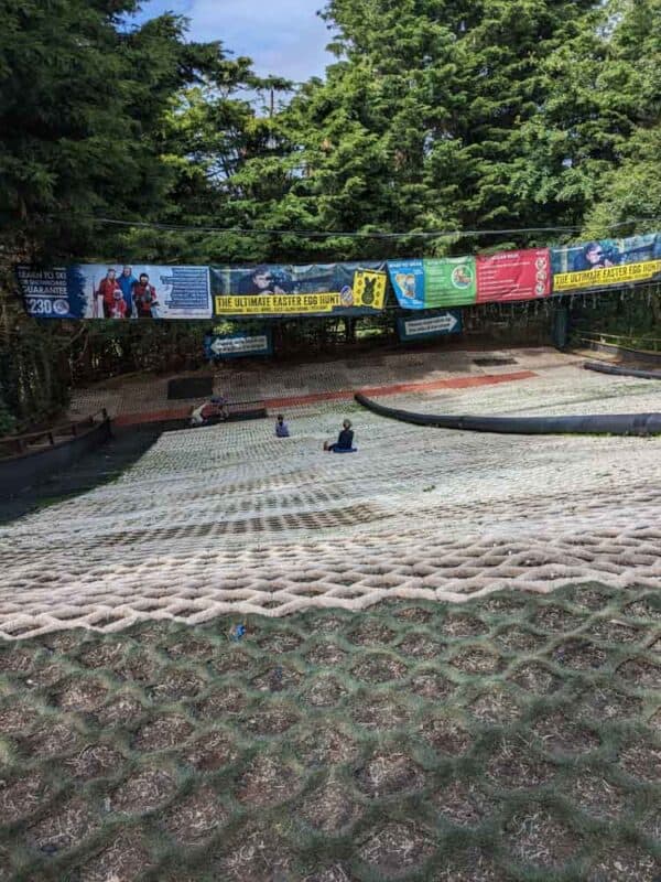 Dry tobogganing slope