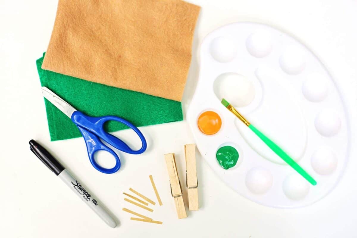 Green and brown felt, scissors, wooden pegs and paint supplies